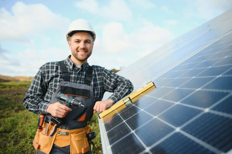 Benefits of solar battery installation in the UK