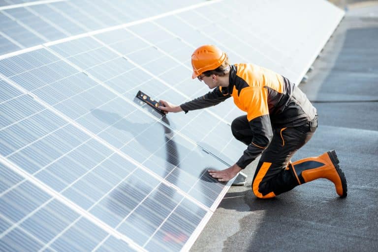 Solar battery installation for energy storage